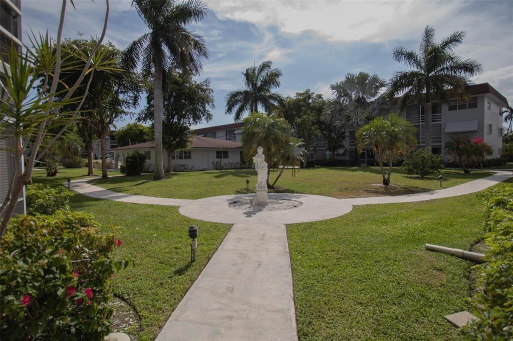 400 Se 10th St #1 - Photo 4 of 28