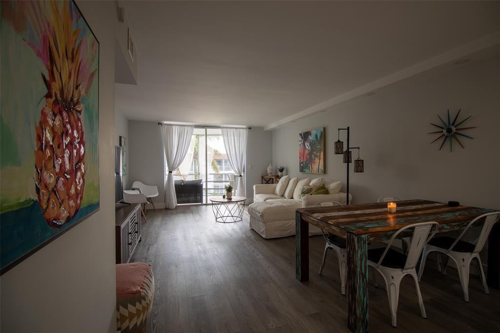 400 Se 10th St #1 - Photo 7 of 28