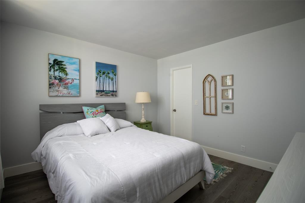 400 Southeast 10th Street #1 - Photo 3 of 28