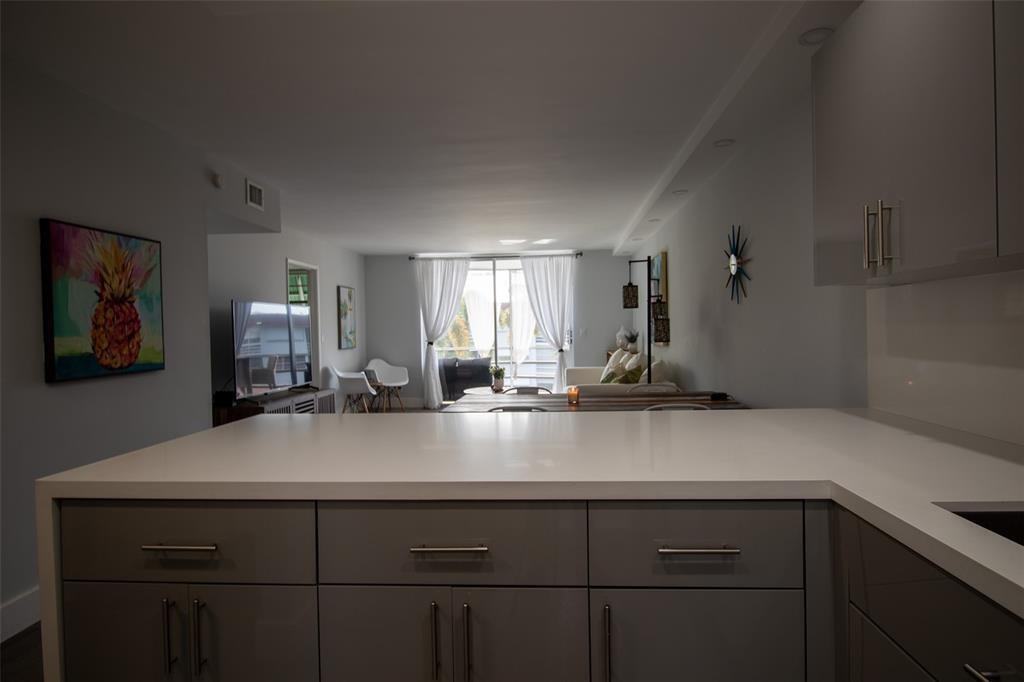 400 Southeast 10th Street #1 - Photo 5 of 28