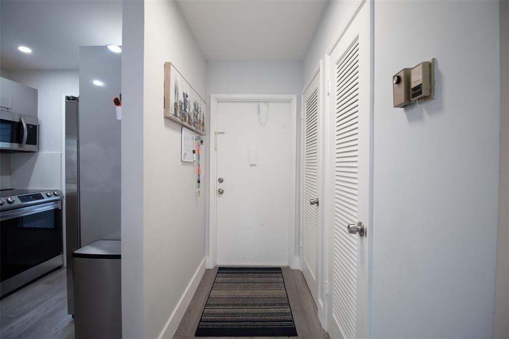 400 Southeast 10th Street #1 - Photo 2 of 28