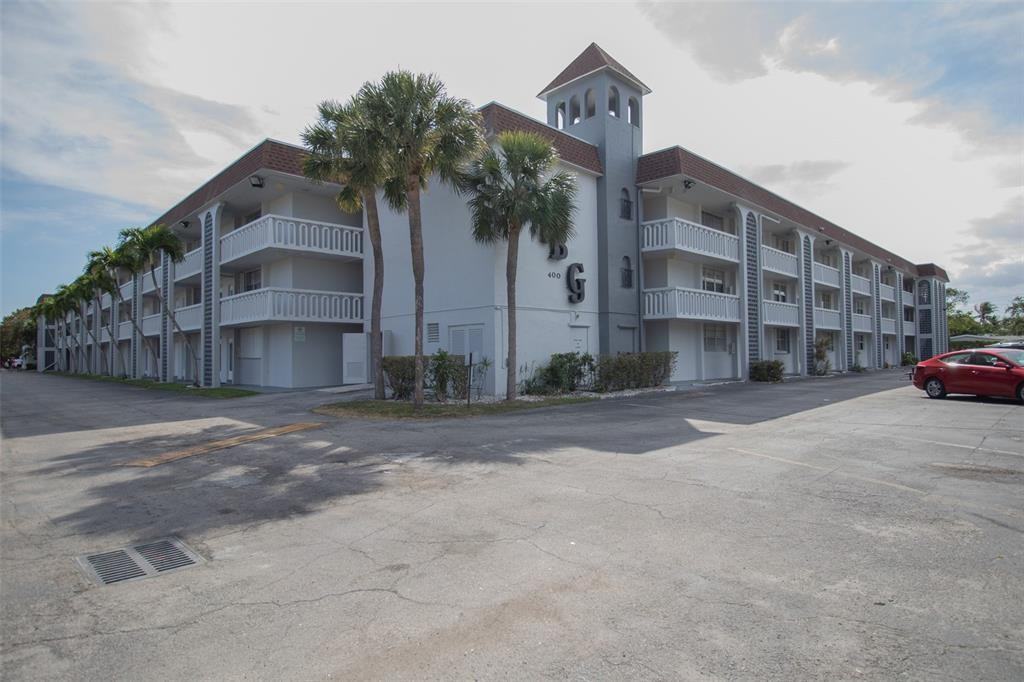 400 Southeast 10th Street #1 - Photo 6 of 28