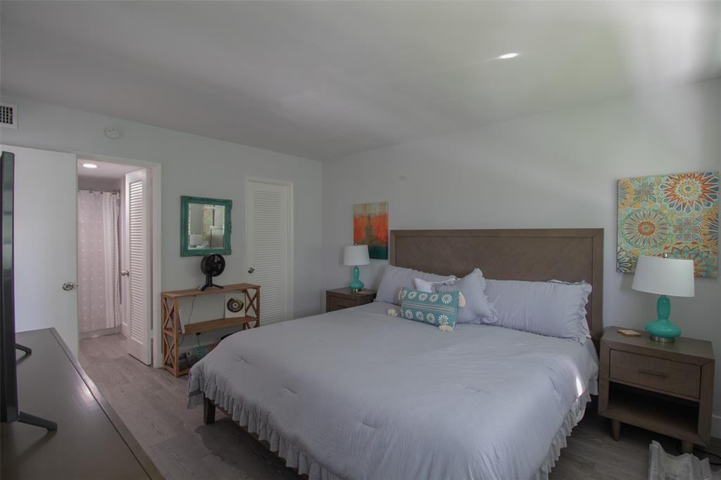 400 Southeast 10th Street #1 - Photo 3 of 28