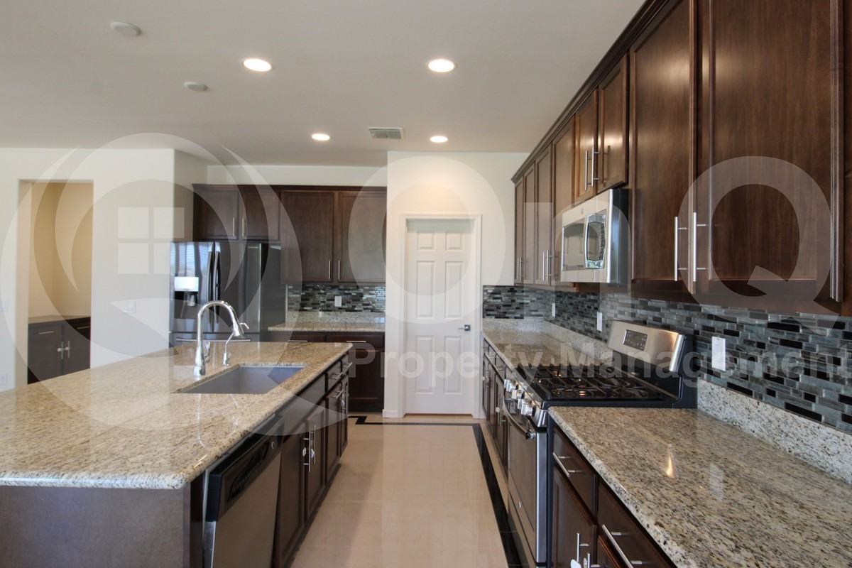 10169 W Los Gatos Dr - Photo 3 of 32
