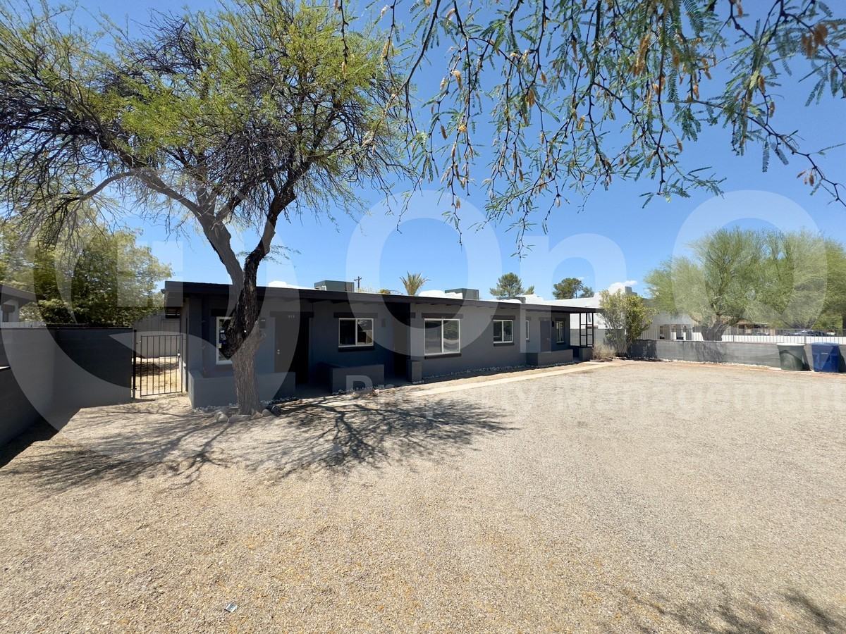 917 N Columbus Blvd #2 - Photo 2 of 21