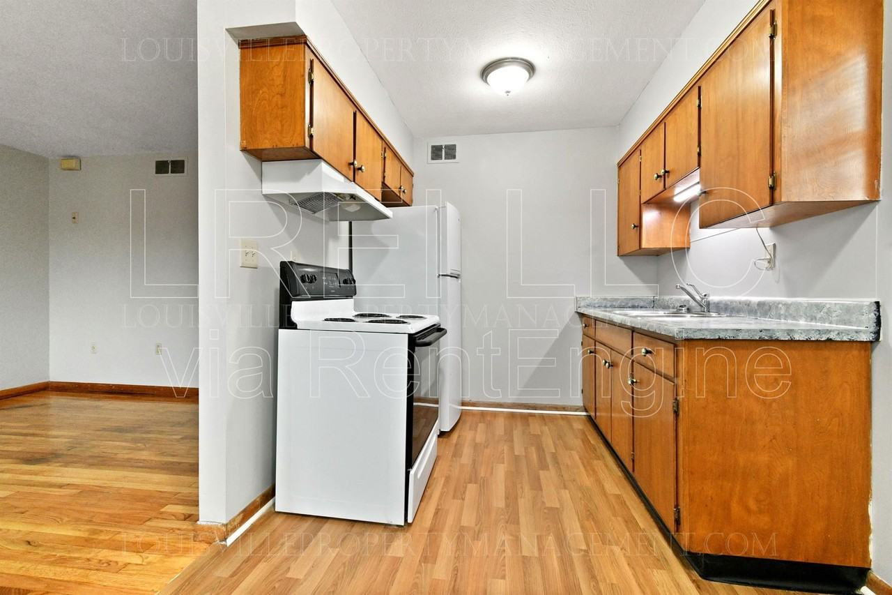 1705 Valley Forge Way #4 - Photo 3 of 15