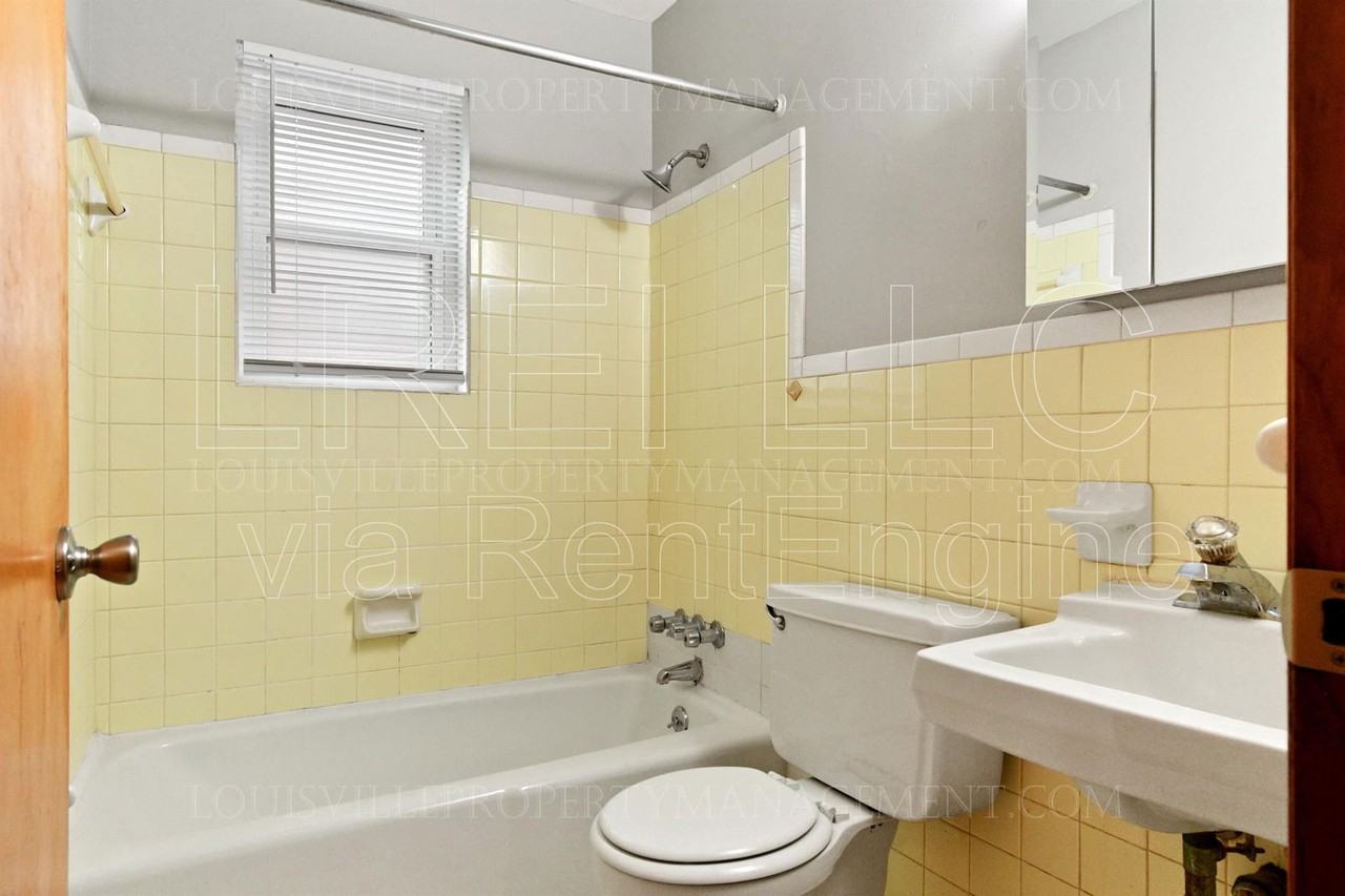 1705 Valley Forge Way #4 - Photo 7 of 15