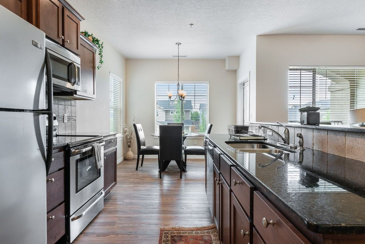 2111 ACCOLADE - Photo 5 of 6