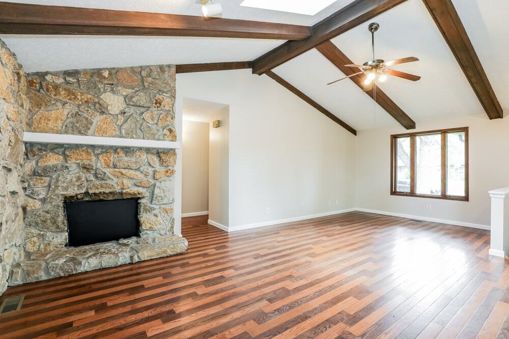 476 Spring Dr - Photo 4 of 16