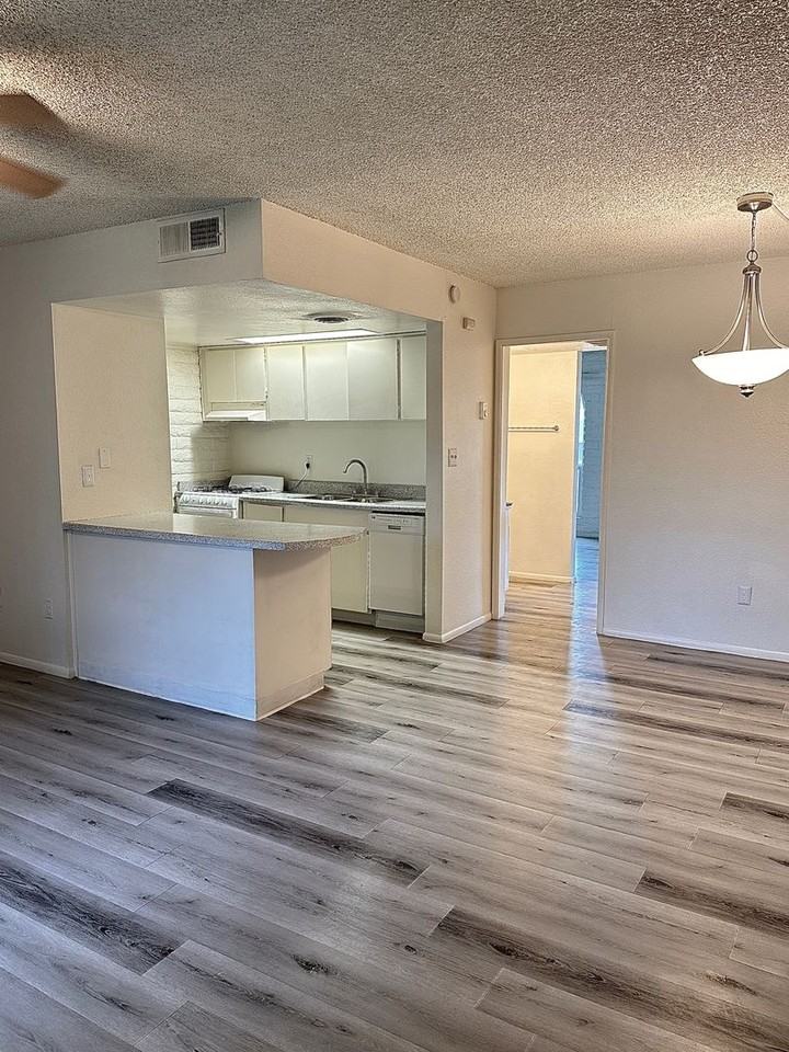 Oasis in the City - Photo 6 of 31