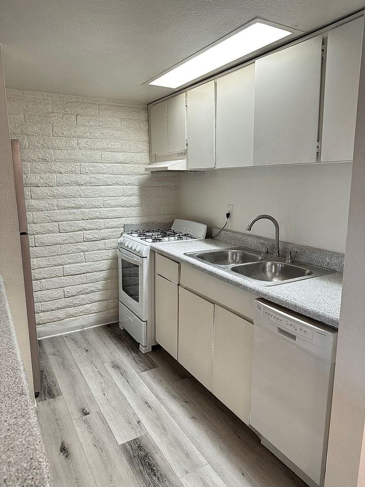 Oasis in the City - Photo 7 of 31