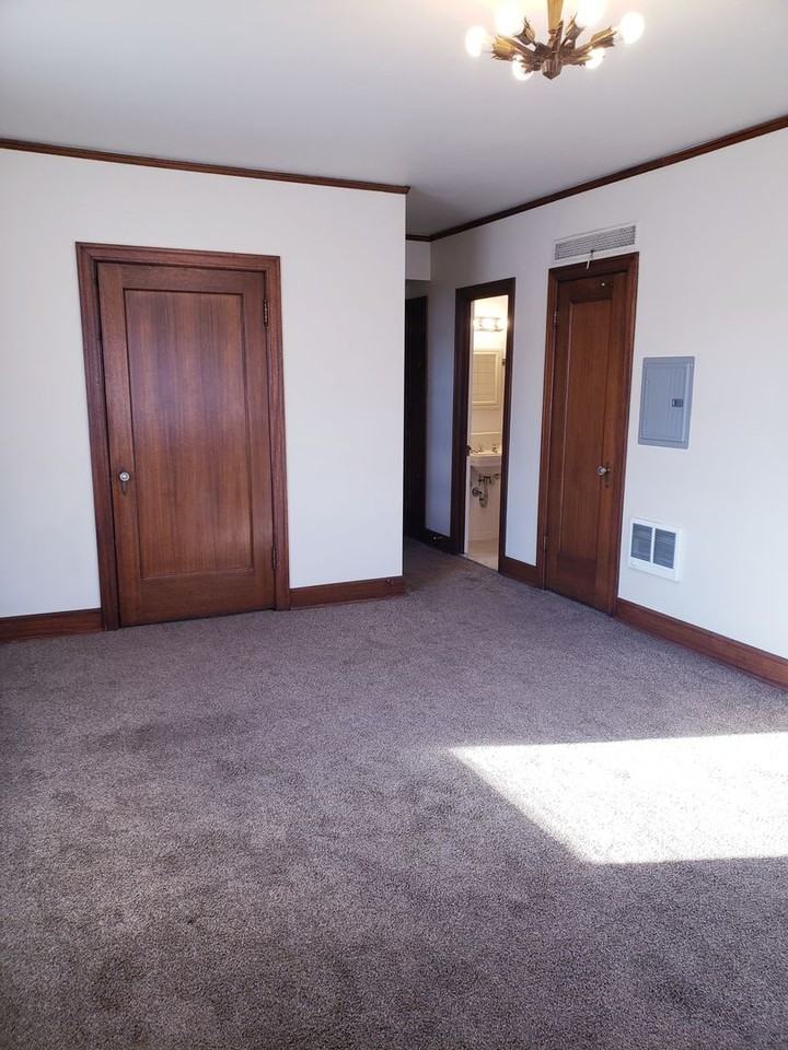 Burke Hill Apartments - Photo 7 of 37