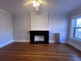 Beautiful Vintage Apartments Near NorthShore Evanston Hospital - Photo 1 of 1