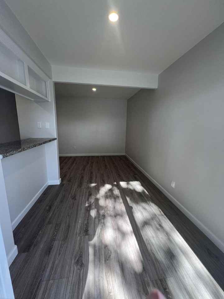 404 Highland Dr - Photo 3 of 16