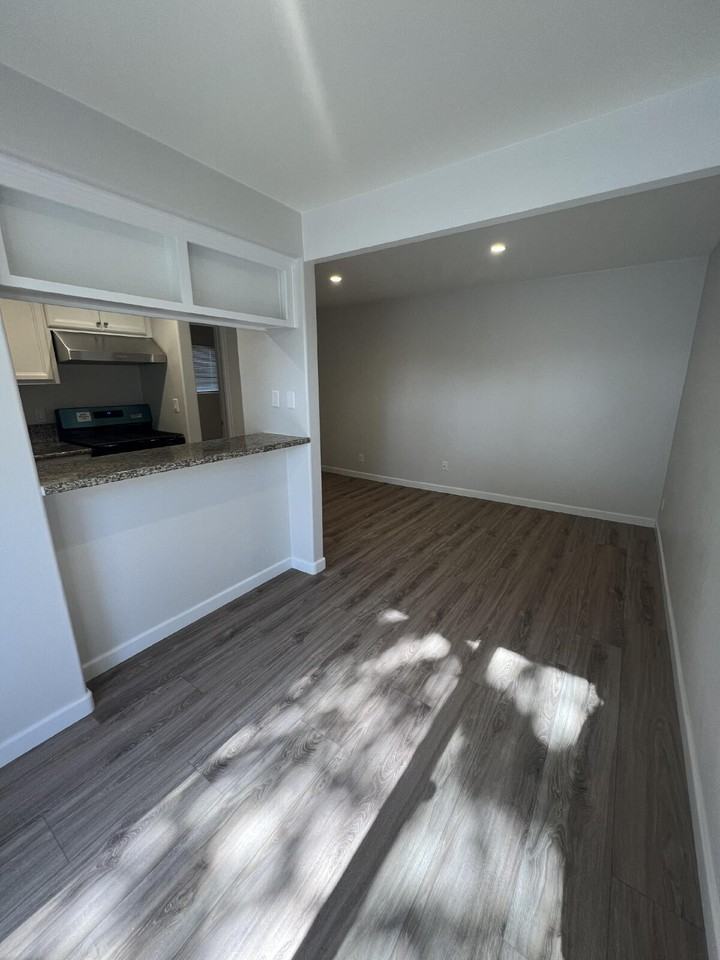 404 Highland Dr - Photo 4 of 16