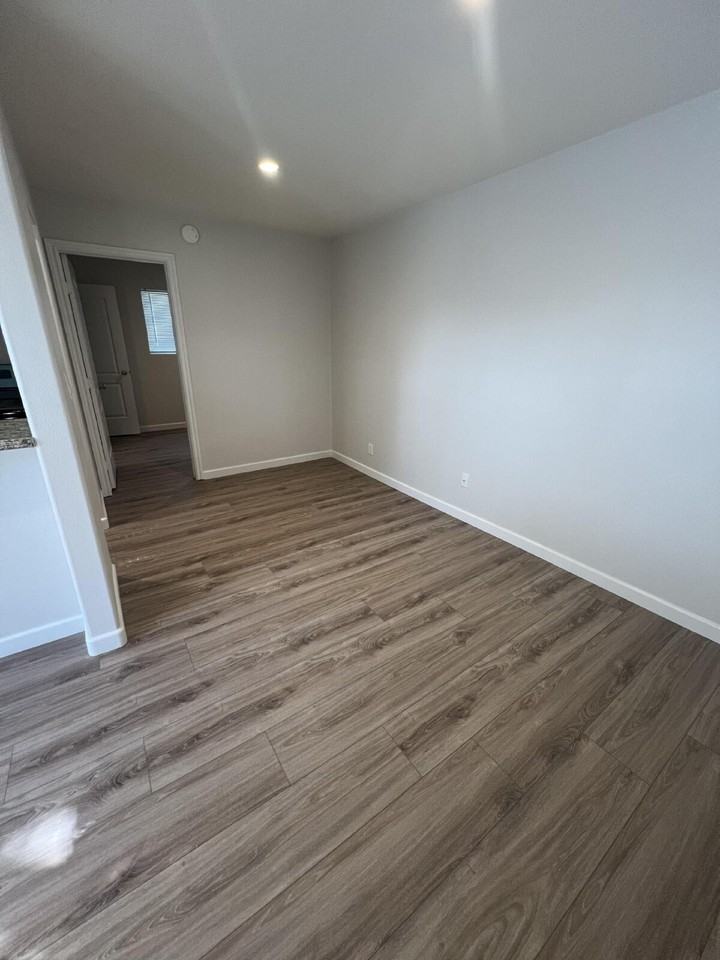 404 Highland Dr - Photo 5 of 16