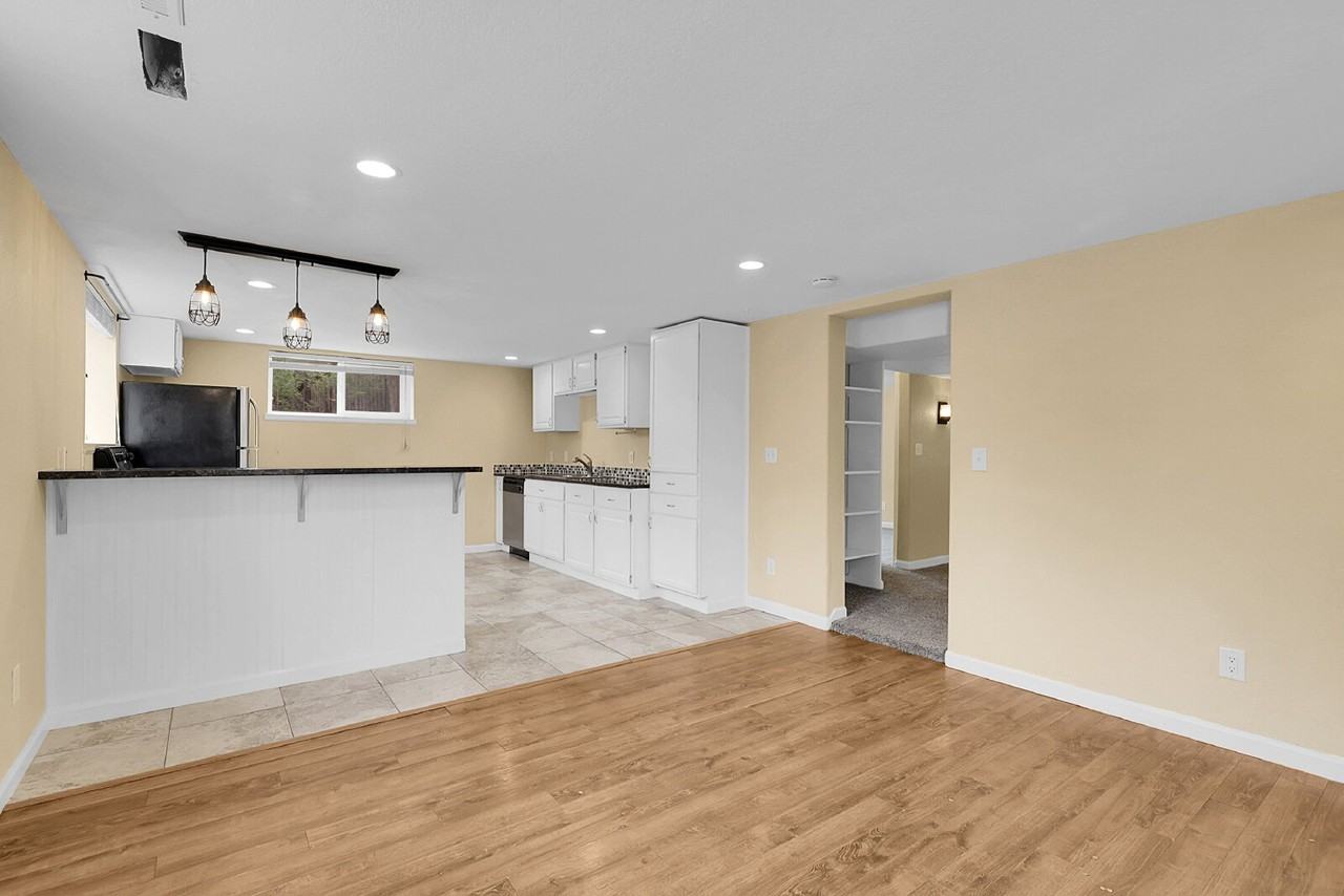 5454 S Elmwood St - Photo 6 of 38
