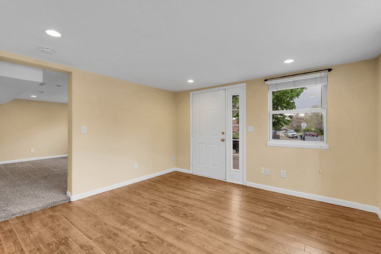 5454 S Elmwood St - Photo 7 of 38