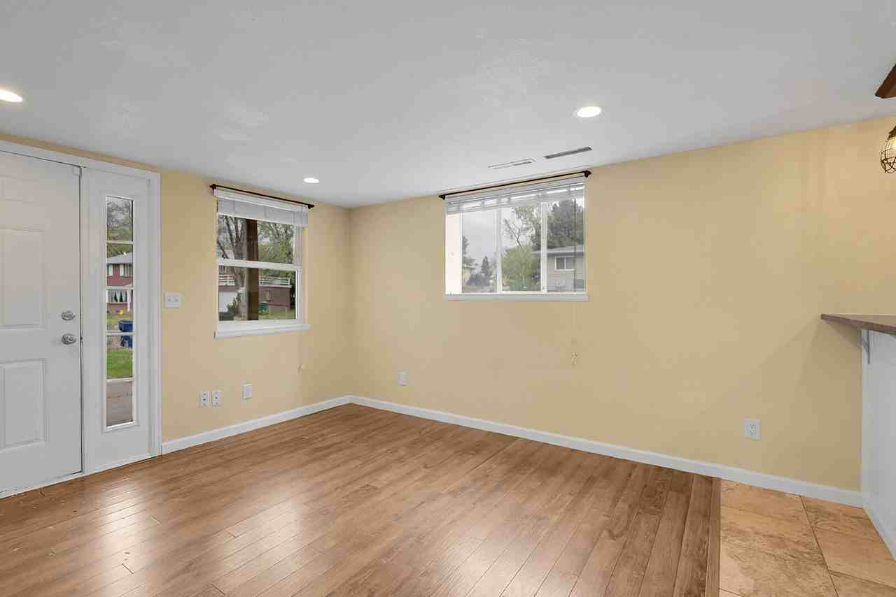 5454 S Elmwood St - Photo 7 of 35