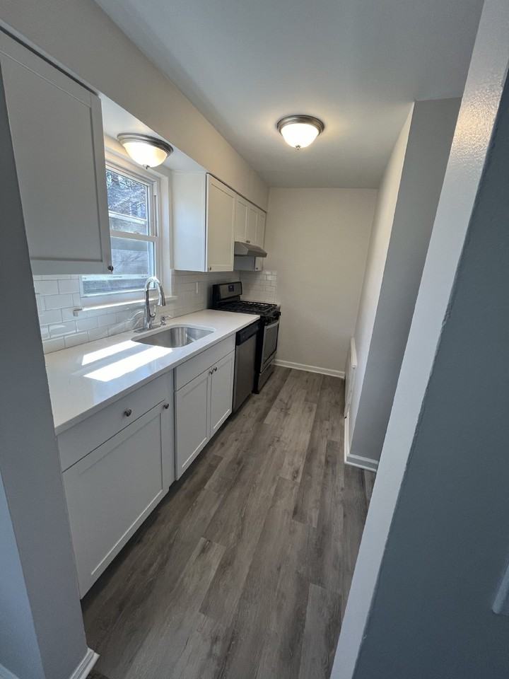7 Wedgewood Dr Apt 100 - Photo 4 of 12