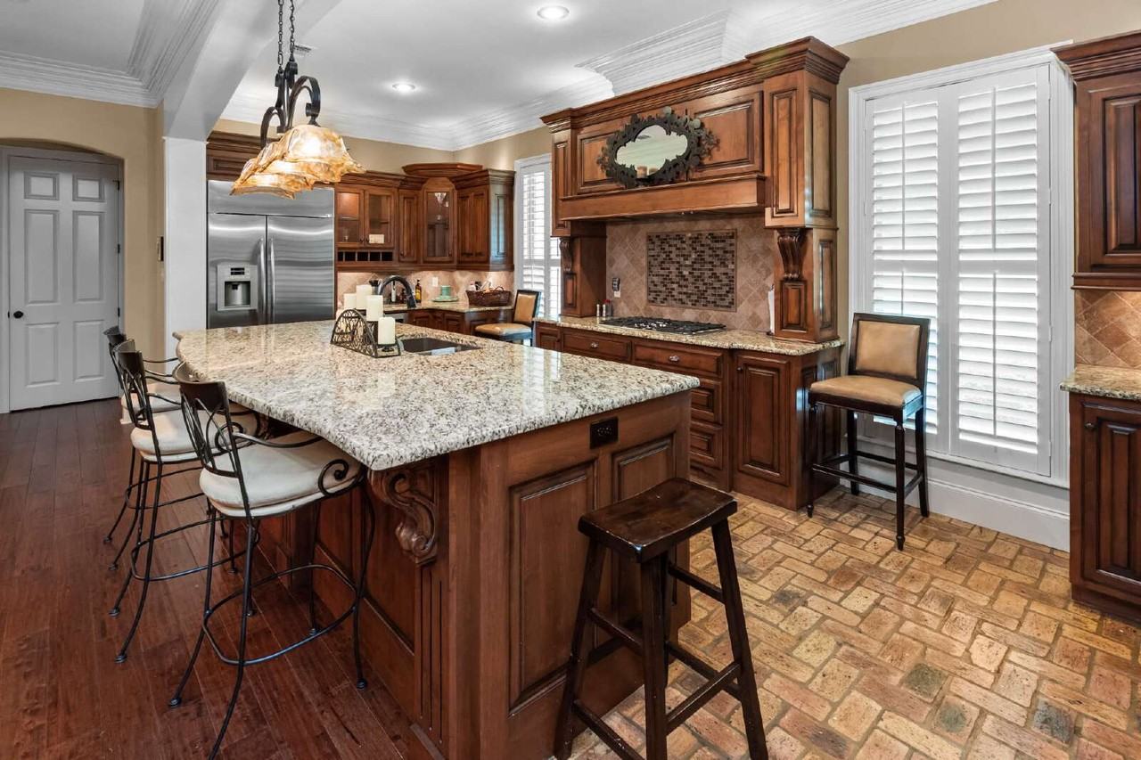 18523 Pecan Ln - Photo 4 of 16