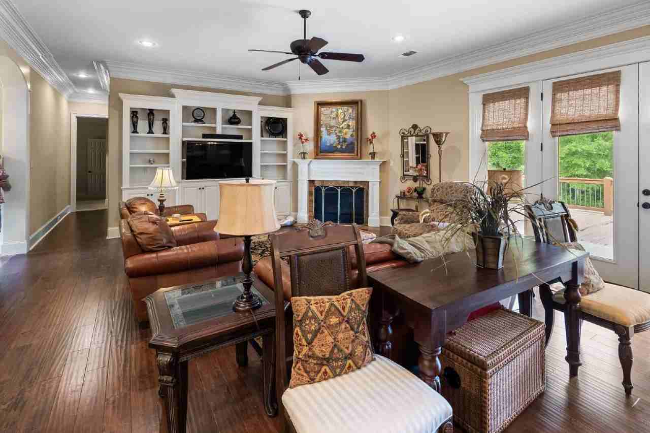 18523 Pecan Ln - Photo 6 of 16