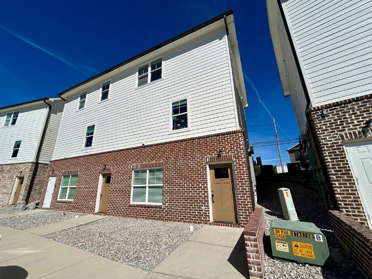 1976 N Dixie Ave #C202