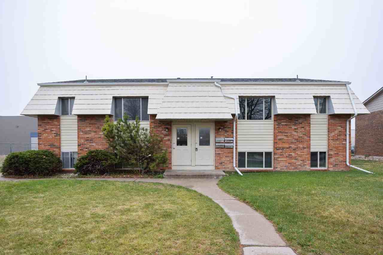 1617 Oxford Dr Apt B - Photo 2 of 15