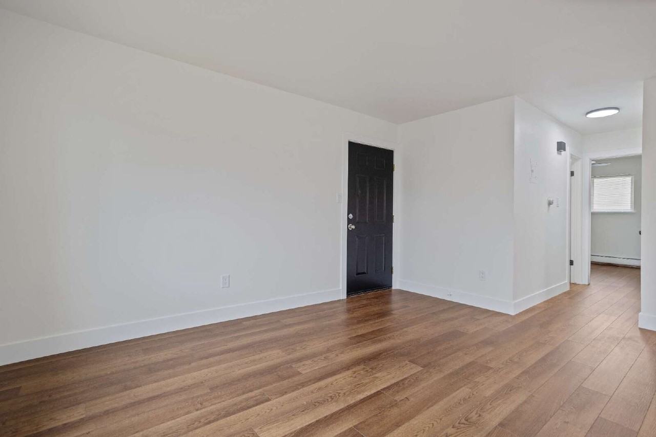 1617 Oxford Dr Apt B - Photo 6 of 15