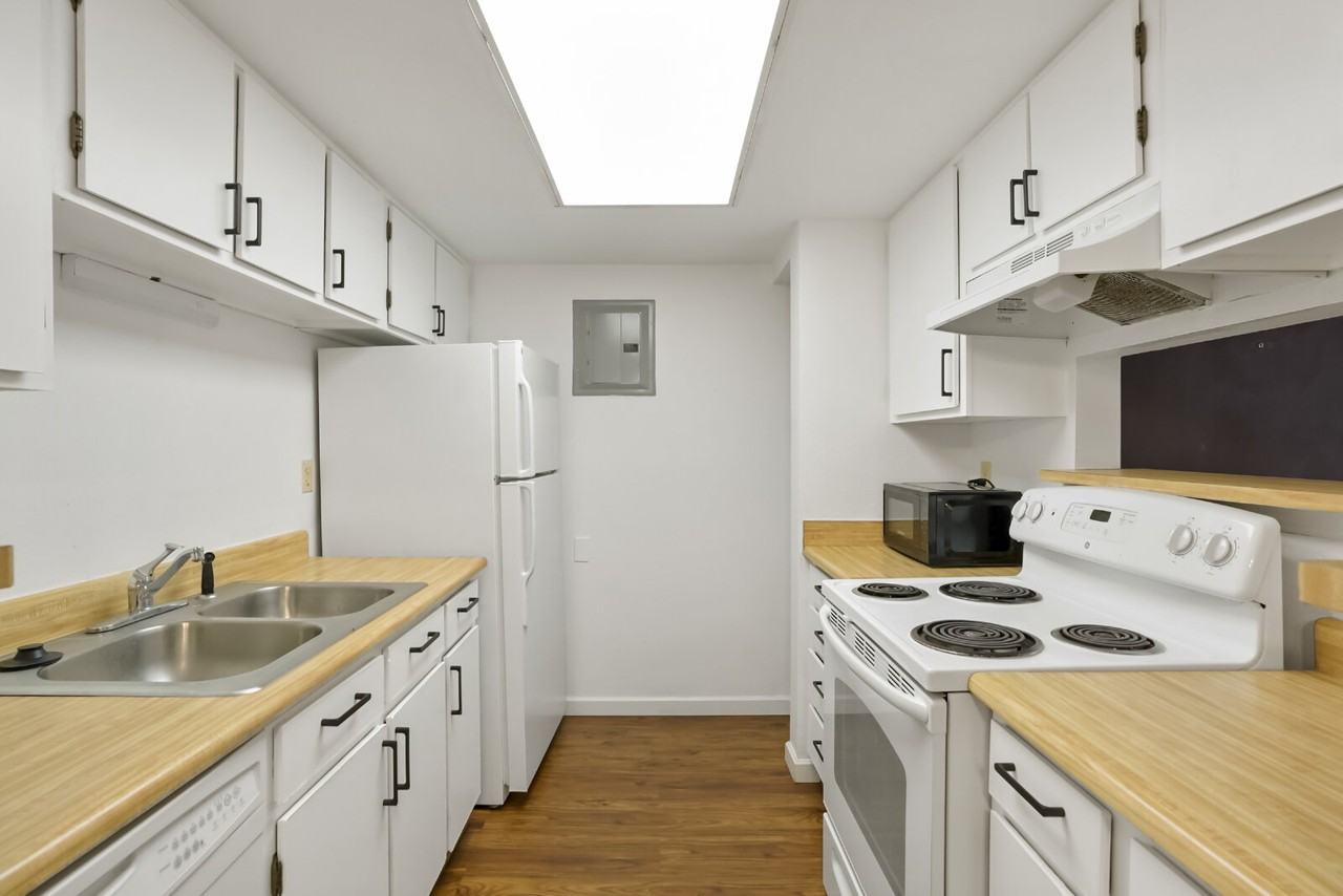 13454 E Jewell Ave #203 - Photo 6 of 20