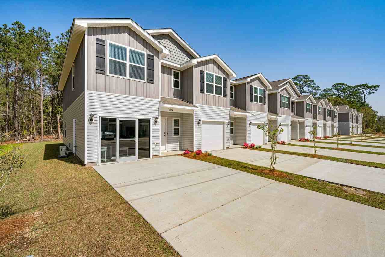 2790 College Cv - Photo 2 of 50