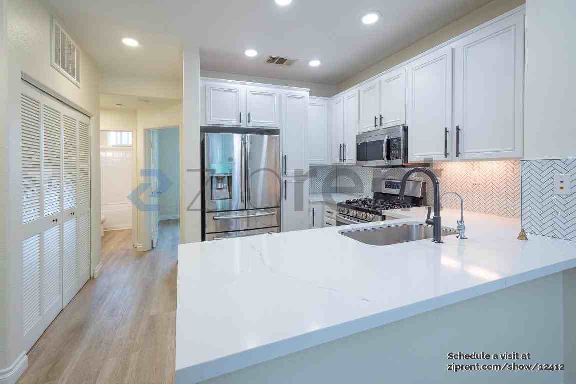 16935 Laurel Hill Ln #181 - Photo 6 of 32