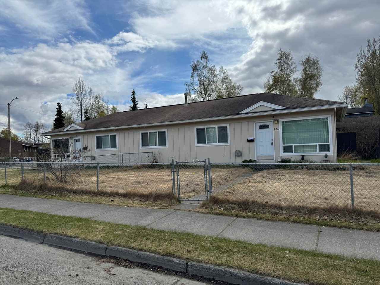 820 Hollywood Dr - Photo 2 of 17