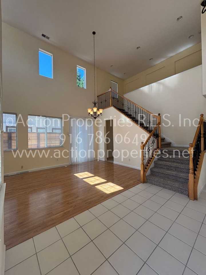 141 Casterbridge Ct - Photo 2 of 50
