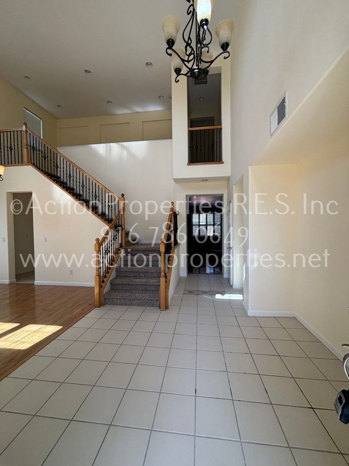 141 Casterbridge Ct - Photo 3 of 50