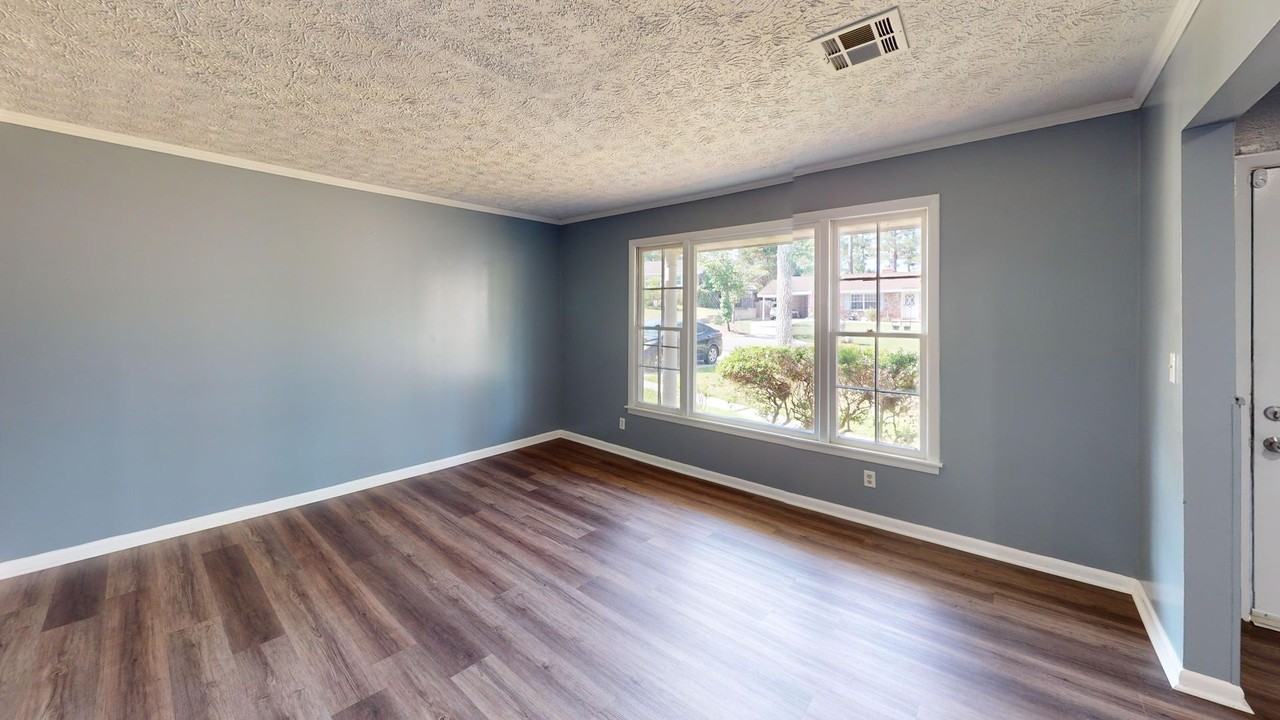 103 Woodley Ave - Photo 2 of 27
