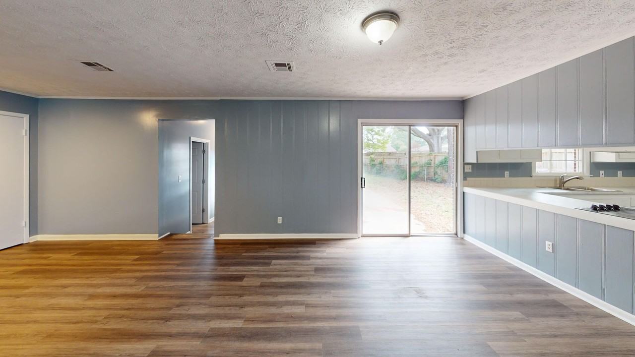 103 Woodley Ave - Photo 5 of 27