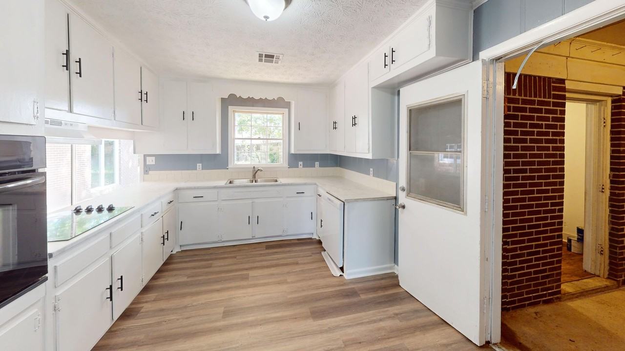 103 Woodley Ave - Photo 7 of 27