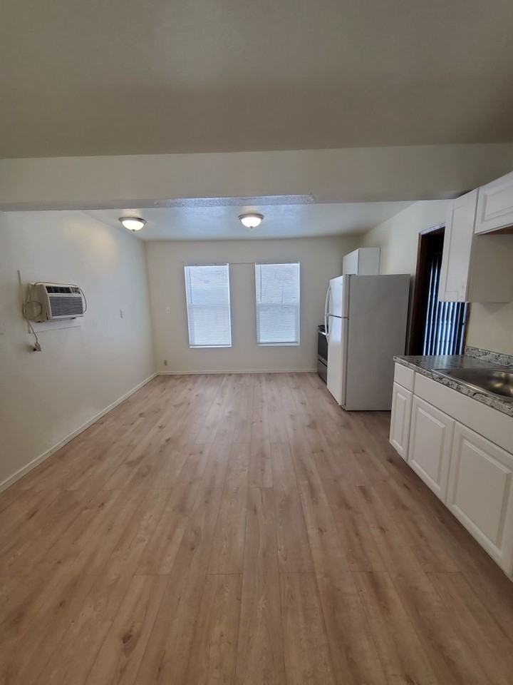 1123 Marina Drive - Photo 2 of 7