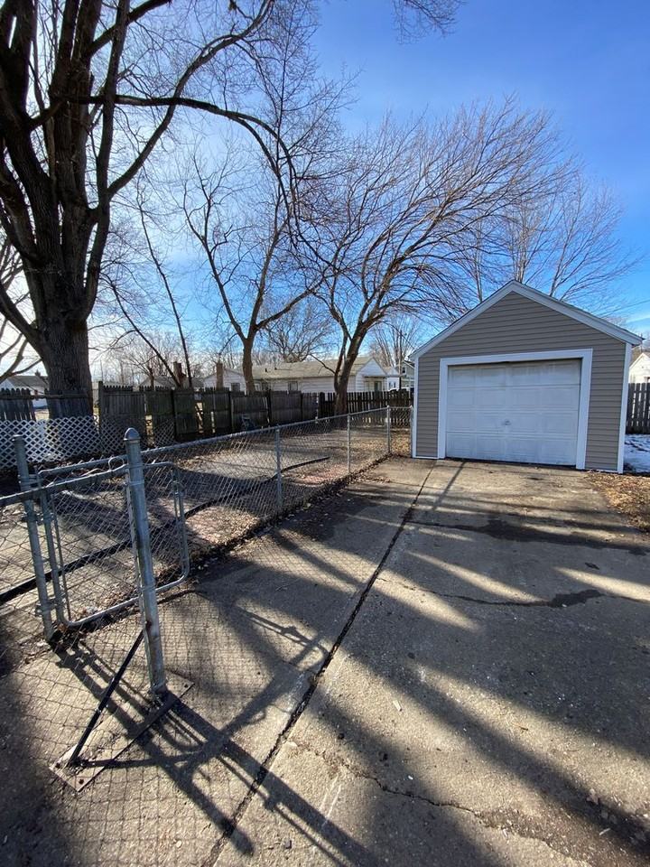 236 E 23rd St - Photo 3 of 16