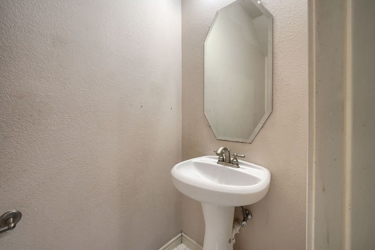 2668 Whispering Trail - Photo 4 of 29