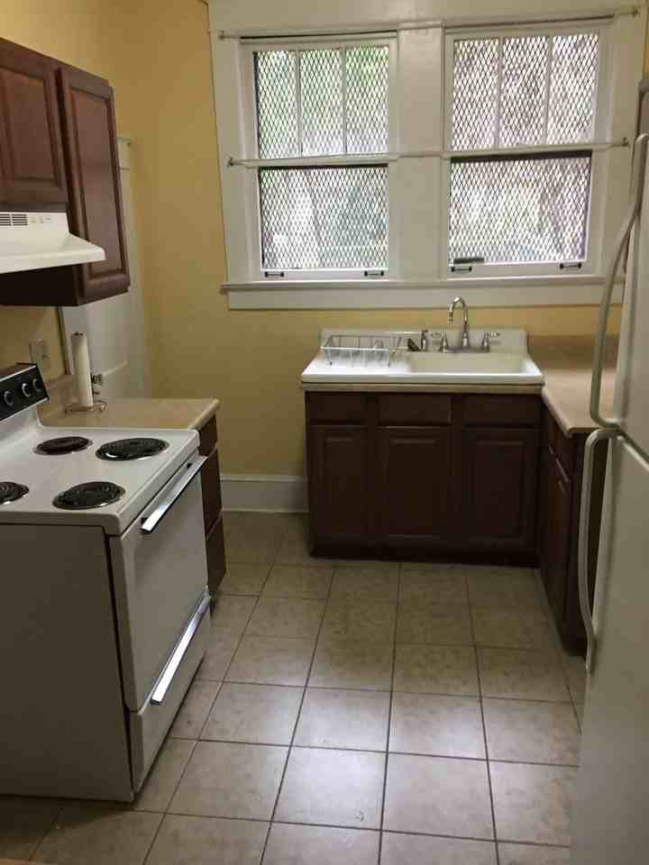 1106 Kershaw St - Photo 5 of 6