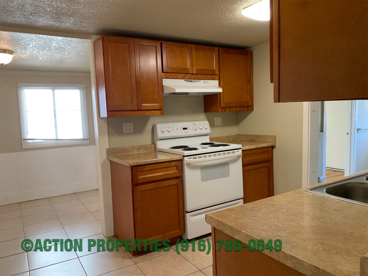 240 Grape St #A - Photo 2 of 9