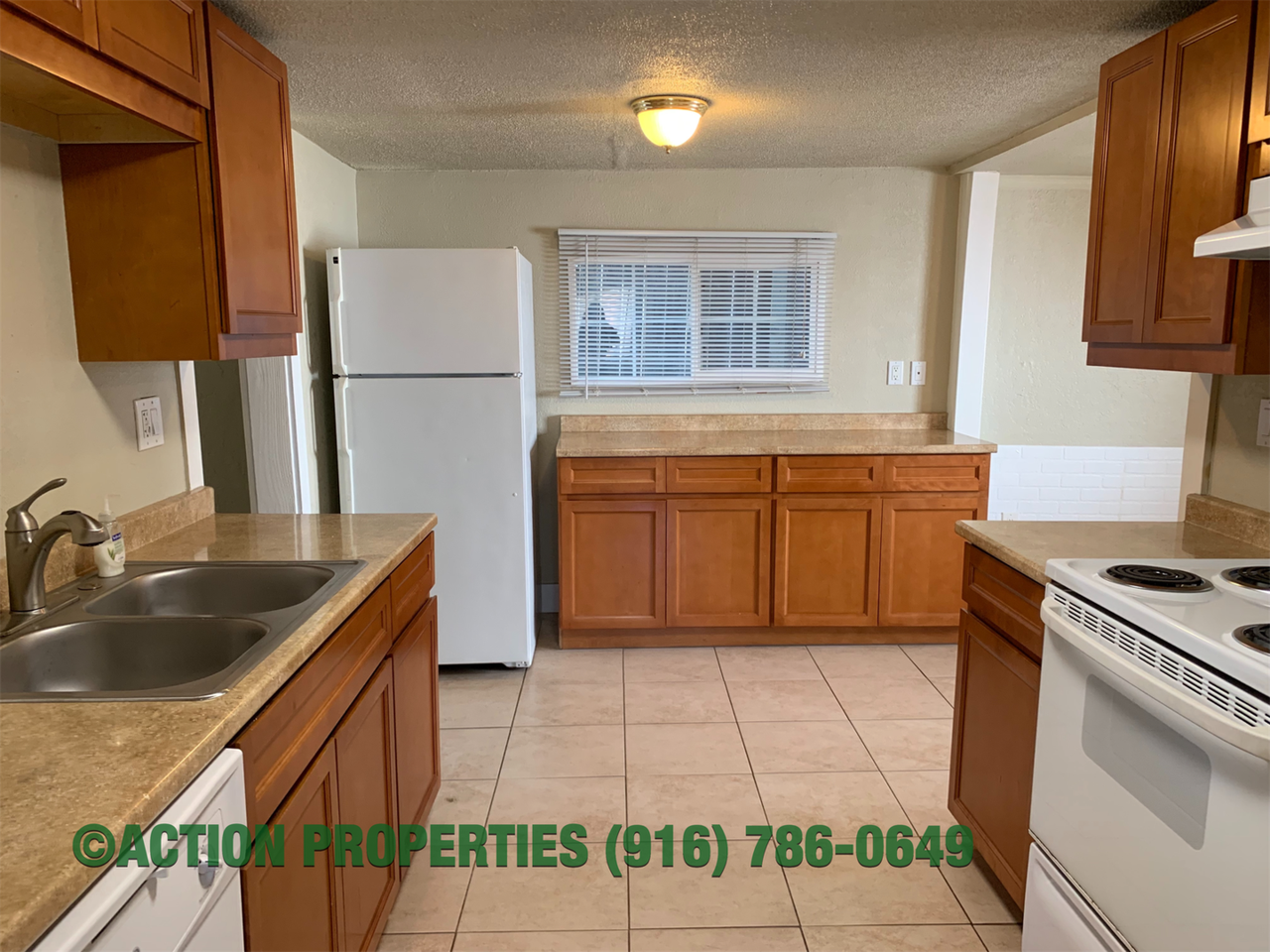 240 Grape St #A - Photo 3 of 9