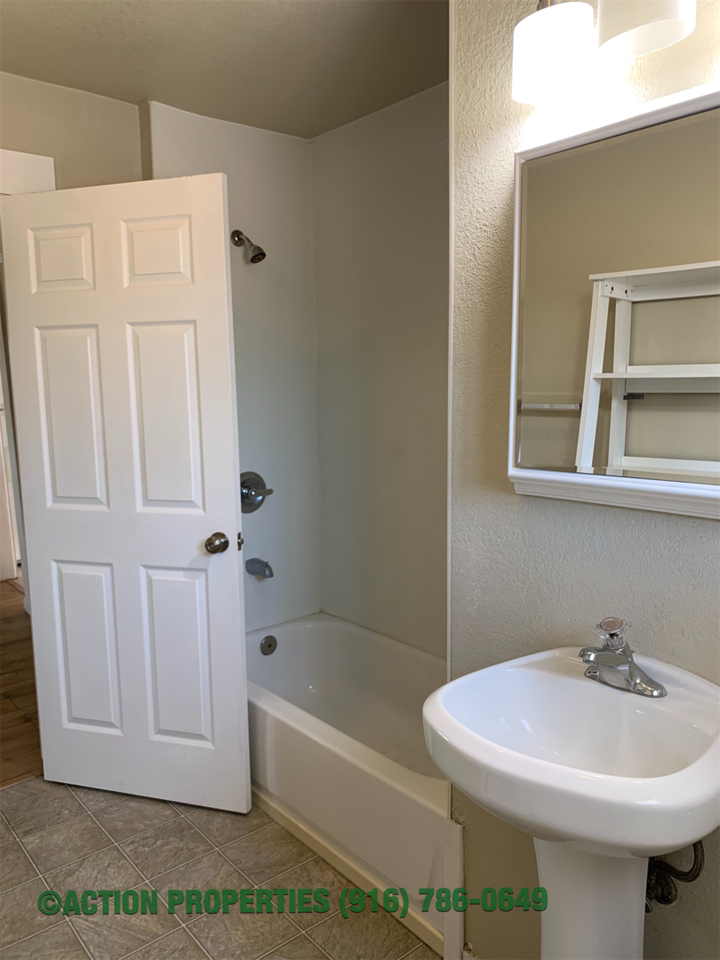 240 Grape St #A - Photo 4 of 9