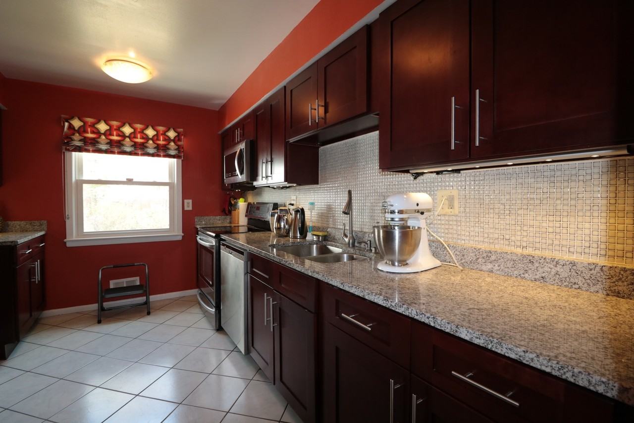 1113 Chiswell Ln - Photo 2 of 26