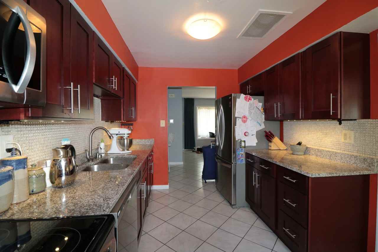 1113 Chiswell Ln - Photo 3 of 26