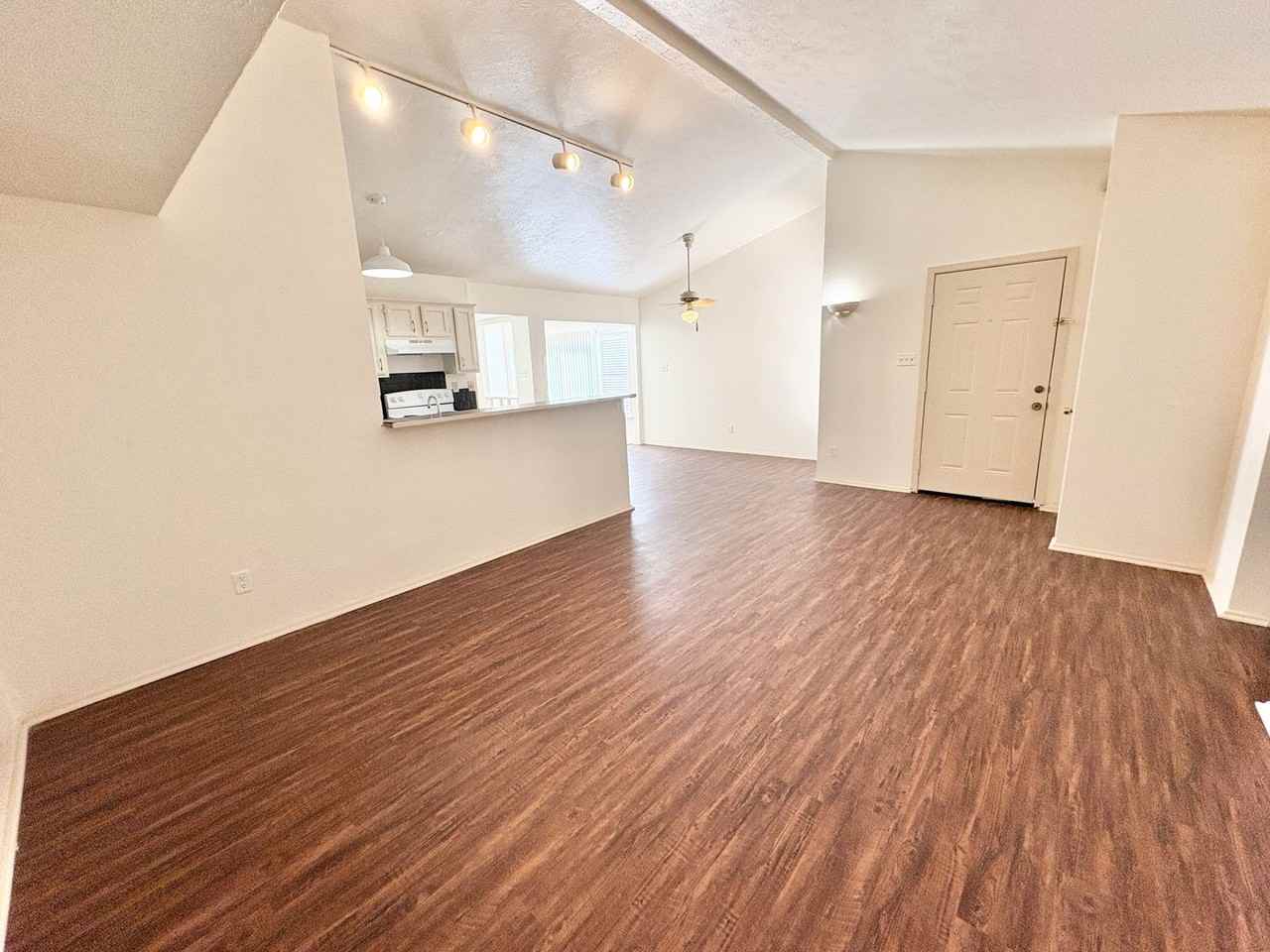 658 Stonehenge Dr - Photo 3 of 16