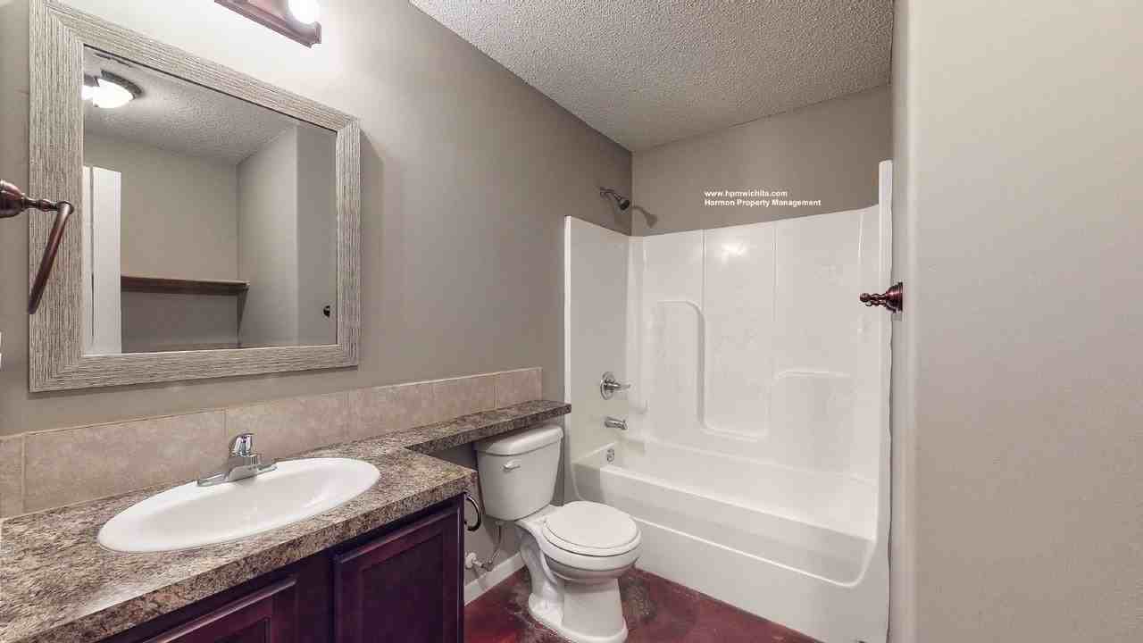 1270 N Curtis Ct - Photo 2 of 8