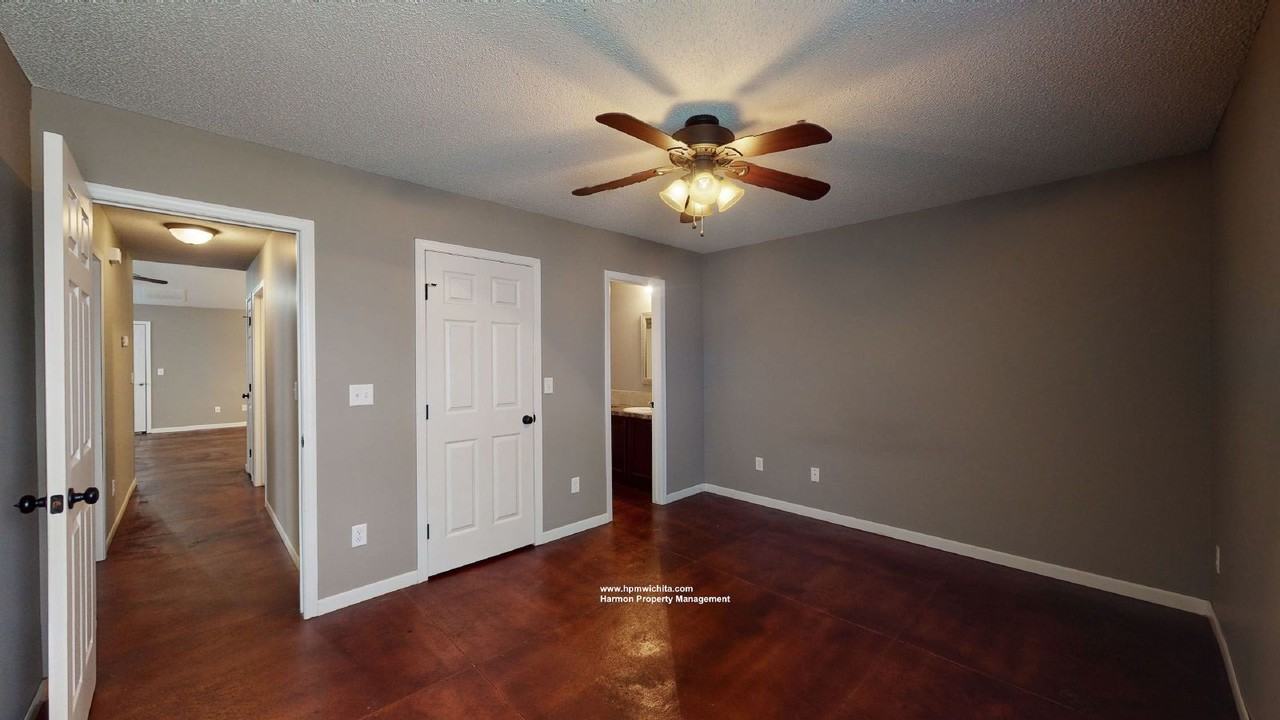 1270 N Curtis Ct - Photo 3 of 8